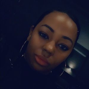 Meet your Posher, Kendra